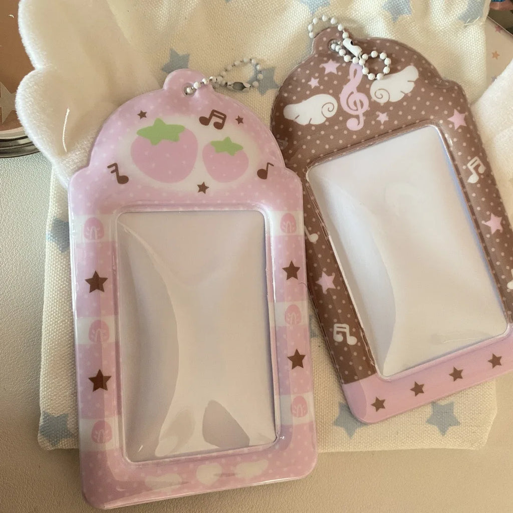 Süße rosa Notizen Flügel Kartenhülle Display Anhänger kleiner Kartenhalter Gitter Erdbeere 3 Zoll Fotokartenhalter DIY INS Fotohülle