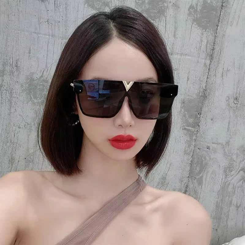 Sonnenbrille mit Buchstabe V für Damen und Herren, quadratischer Rahmen, zum Fahren, beliebter UV-Schutz, schwarze Sonnenbrille, Markendesign, berühmte Brillen 2025,