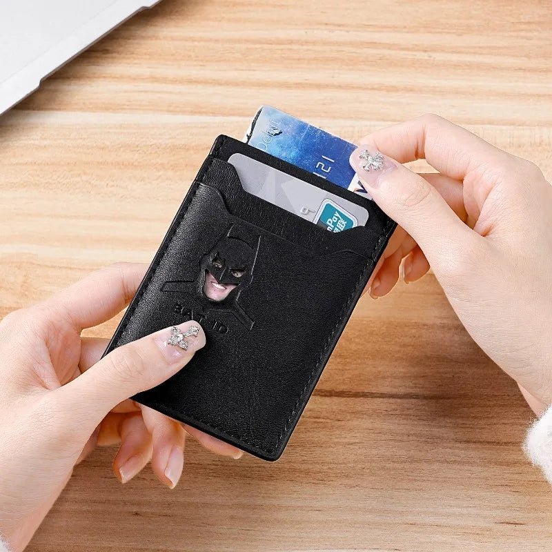 BEAST KINGDOM Fledermaus-Geldbörse für Herren – stilvolles Batman-Design, langlebige Bifold-Geldbörse mit mehreren Kartenfächern, Geschenk zum Vatertag