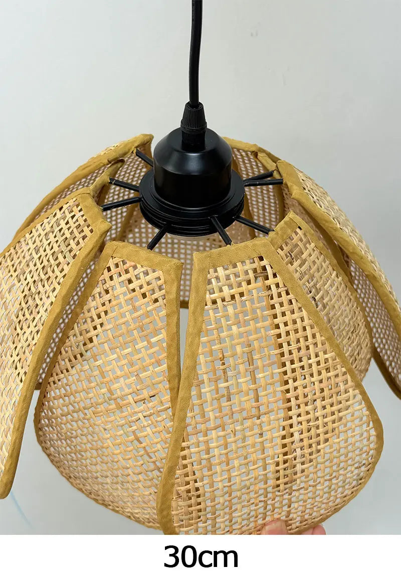 E27 Blütenblatt-Pendelleuchte im japanischen Stil, handgewebte Rattan-Pendelleuchte, Esszimmer, Schlafzimmer, Wohnzimmer, Boho-Blumen-Kronleuchter