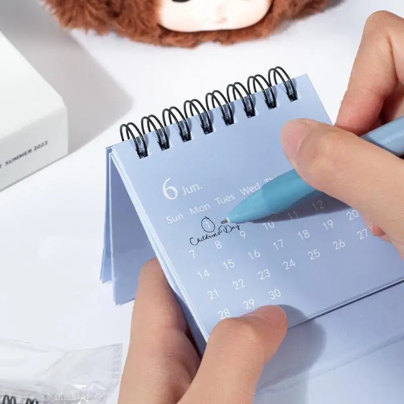 【MAX-55】Mini-Tischkalender 2026, kleiner Stand-Flip-Wochenkalender, kreativer Spulenkalender, Planer für die tägliche Zeitplanplanung