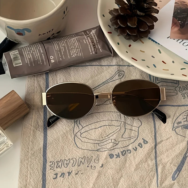 Metallische, hochwertige, vollseitige, ovale Sonnenbrille, ein Retro-Stil, schlicht und modisch für den täglichen Gebrauch