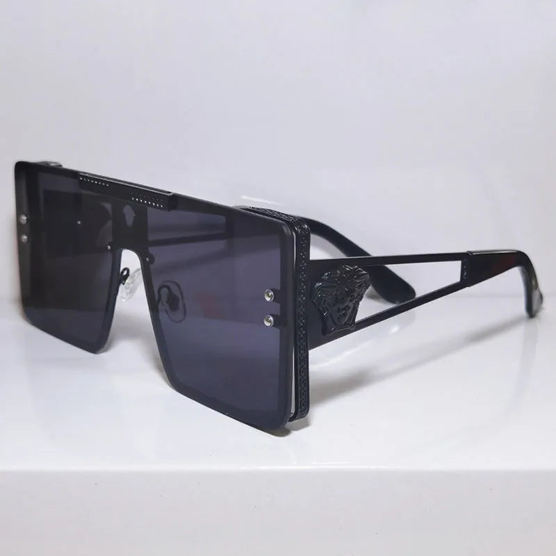 Neue stilvolle Sonnenbrille mit übergroßen Rahmen, trendiges Metalldesign, perfekt für Modeshows und coolen Streetstyle.