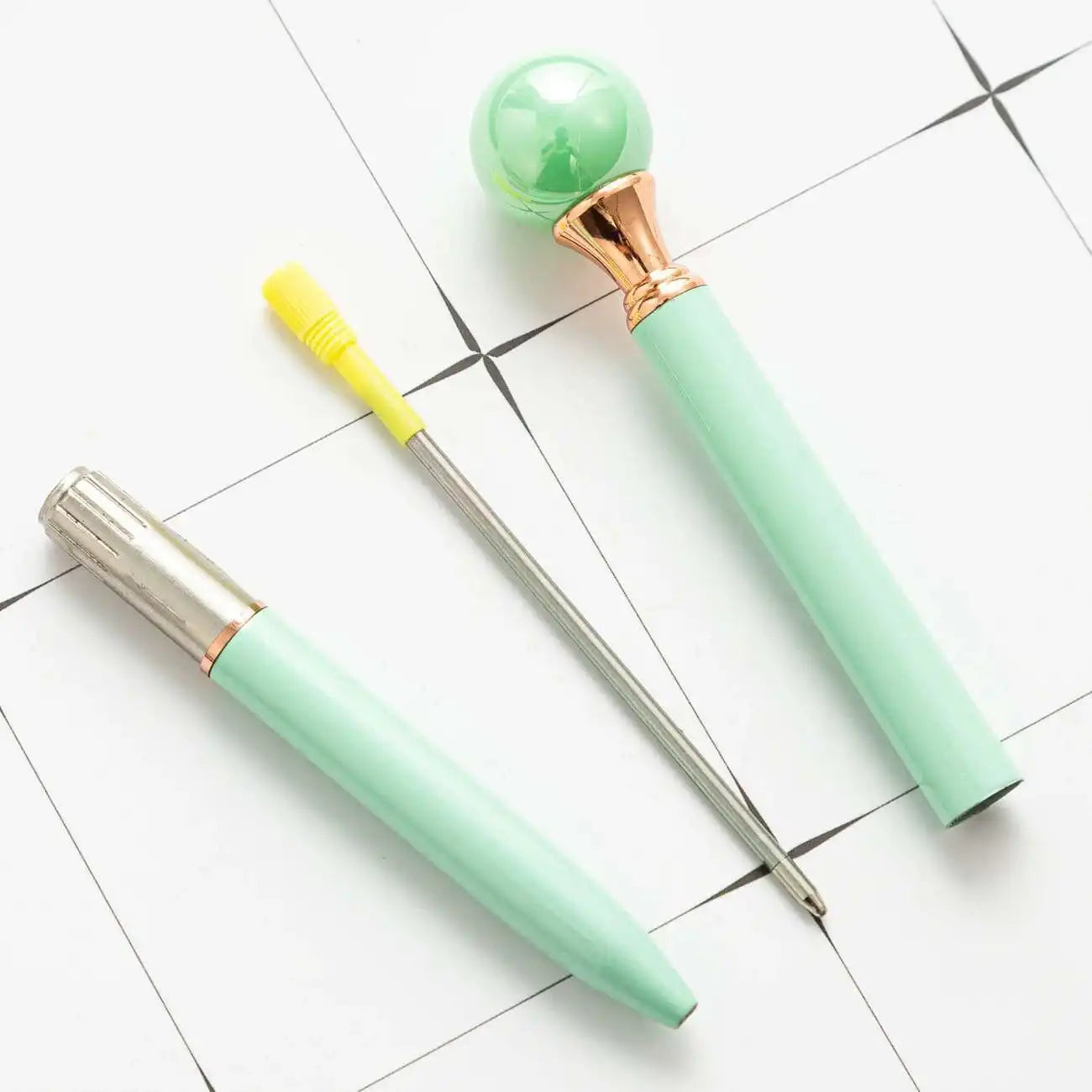 1-teiliger Lytwtw's Candy Color INS rotierender Perlen-Metall-Kugelschreiber für Schule und Büro, Schreibwaren, Geschenk