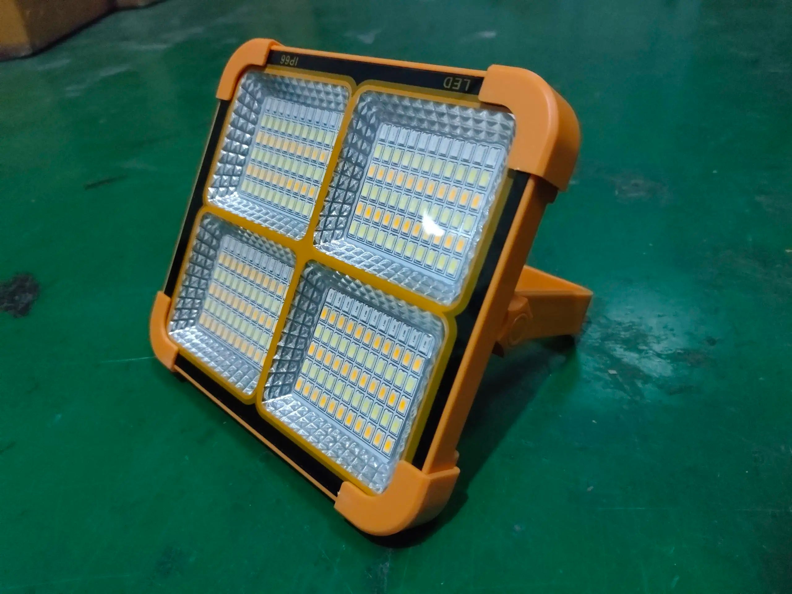 Kommerzielle Solarlaterne, 2000 mAh, Leistungskapazität, 15-Stunden-Bedienung, tragbares LED-System für Straßenautomaten, Campingsicherheit