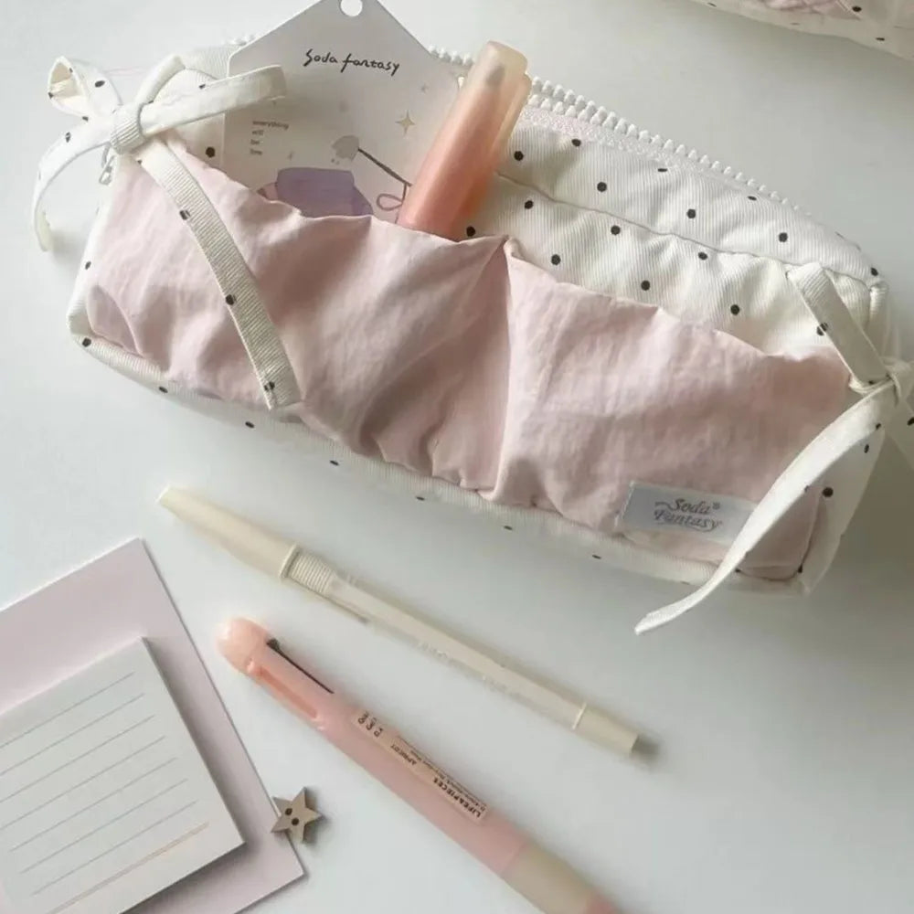 Einfache und Nische, niedliche schneeweiße gepunktete Bleistifttasche, große Kapazität, Studenten-Bleistiftbox, Make-up-Aufbewahrungstaschen, Schreibwaren