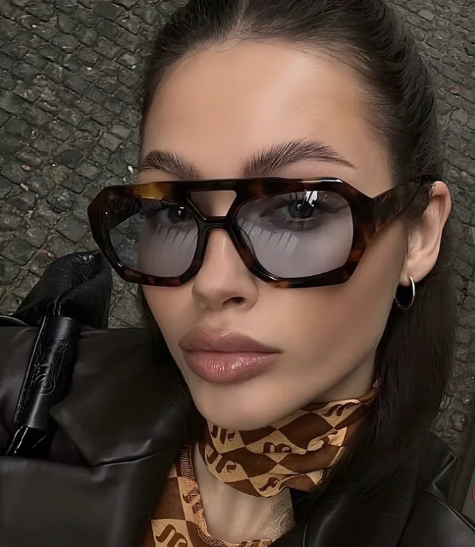 Grenzüberschreitende europäische und amerikanische Doppelstrahl-Sonnenbrille, unregelmäßige Sonnenbrille, 2023, neue personalisierte Retro-Sonnenbrille, beliebt auf dem Intern