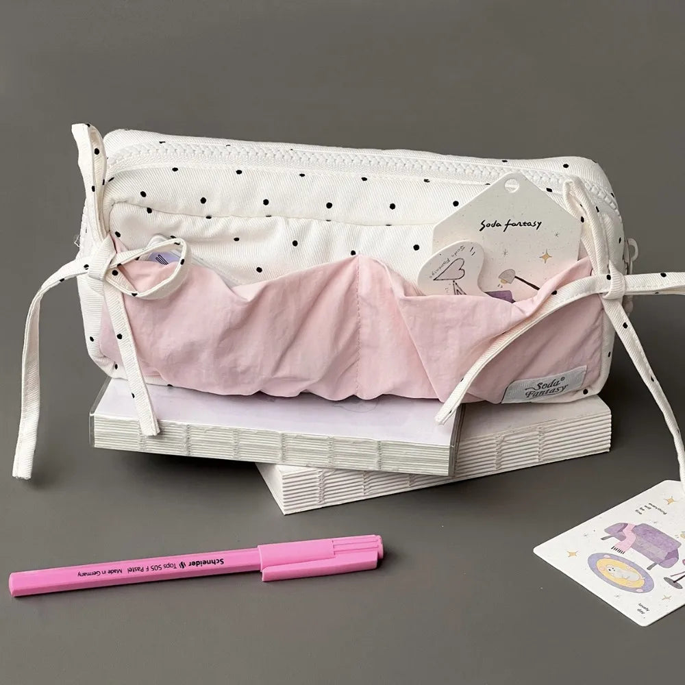 Einfache und Nische, niedliche schneeweiße gepunktete Bleistifttasche, große Kapazität, Studenten-Bleistiftbox, Make-up-Aufbewahrungstaschen, Schreibwaren