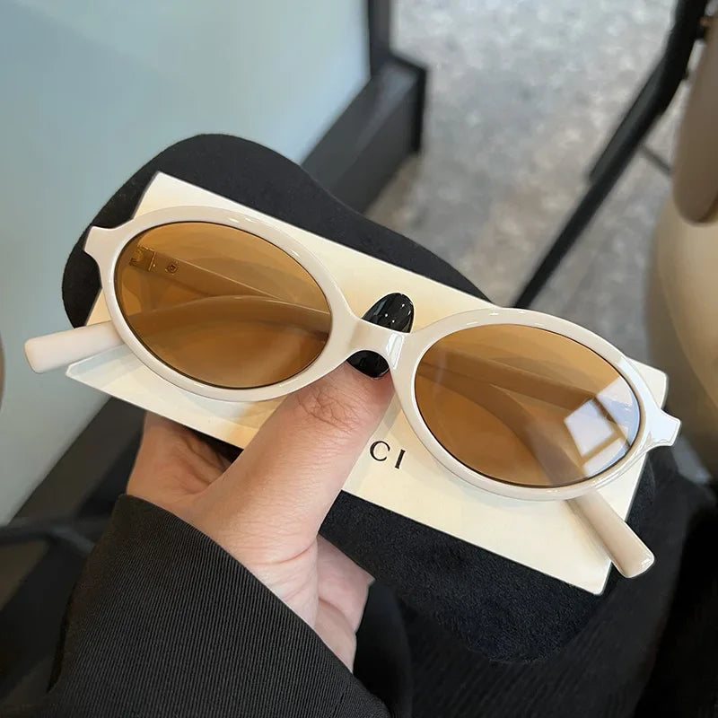 Ins 2025 Luxus Designer UV400 Sonnenbrille Frauen Männer Neue Trendy Oval Sonnenbrille Damen Vintage Kleine Runde Gafas De Sol