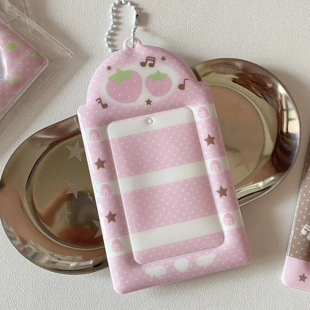 Süße rosa Notizen Flügel Kartenhülle Display Anhänger kleiner Kartenhalter Gitter Erdbeere 3 Zoll Fotokartenhalter DIY INS Fotohülle