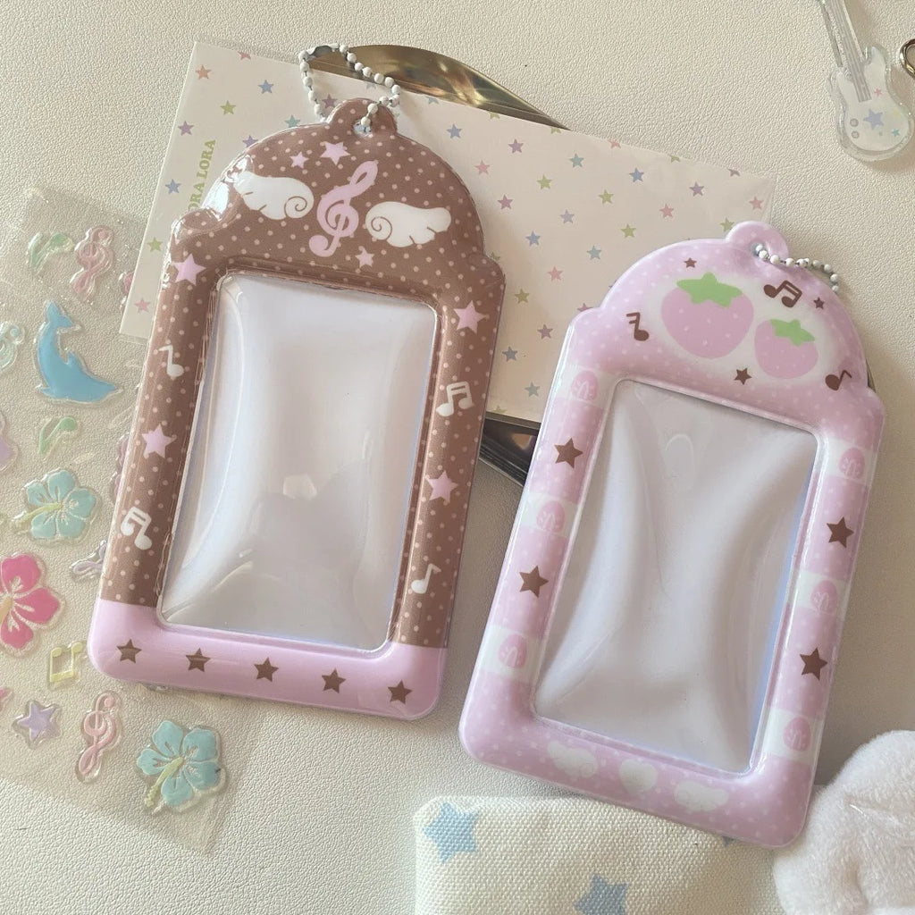 Süße rosa Notizen Flügel Kartenhülle Display Anhänger kleiner Kartenhalter Gitter Erdbeere 3 Zoll Fotokartenhalter DIY INS Fotohülle