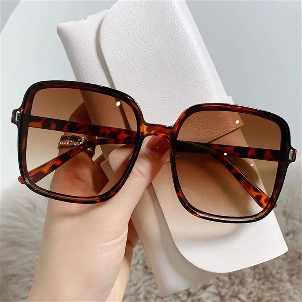 Übergroße Sonnenbrille für Frauen Luxus Vintage quadratische Sonnenbrille klassische UV400 Big Frame Lady Brillen