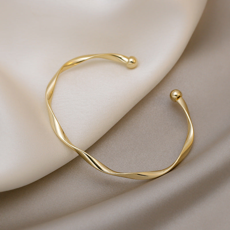 A Sleek And Stylish Twisted Texture Golden Bangle